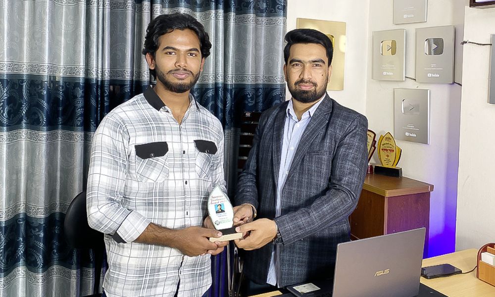 মানিকগঞ্জ আইটি একাডেমি থেকে ফ্রিল্যান্সিং প্রশিক্ষণ নিয়ে সফল আশরাফুল আলম